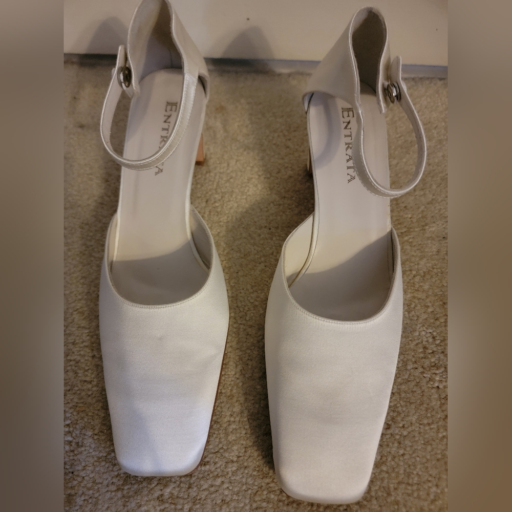Entrata Women's Silk Cream Color Size 10 Excellent Used Condition Dust Bag Incud